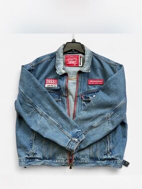 Levi's 1988 Denim McLaren Jacket
XL Unisex
pockets on inside